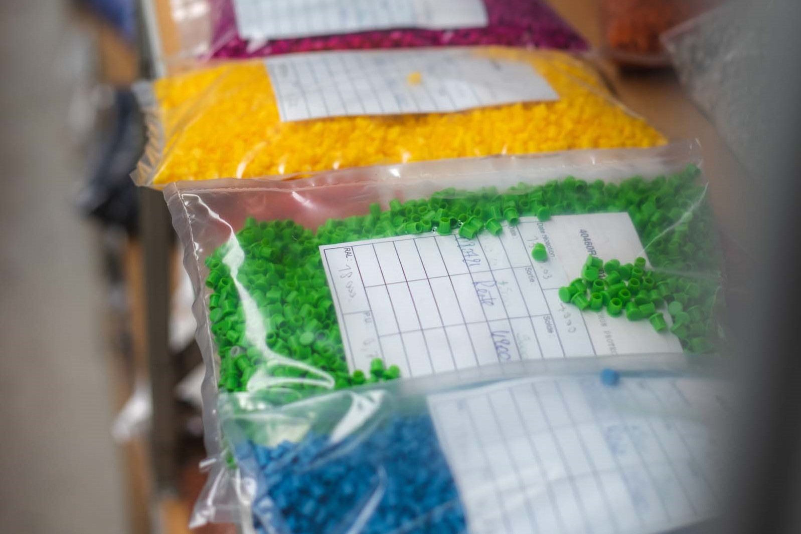 Pièces plastiques de différentes couleurs Pièces plastiques de différentes couleurs